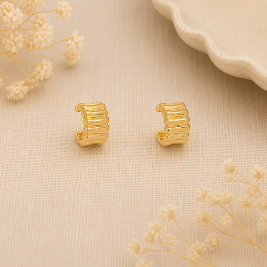 Harper Ribbed Huggie Earrings